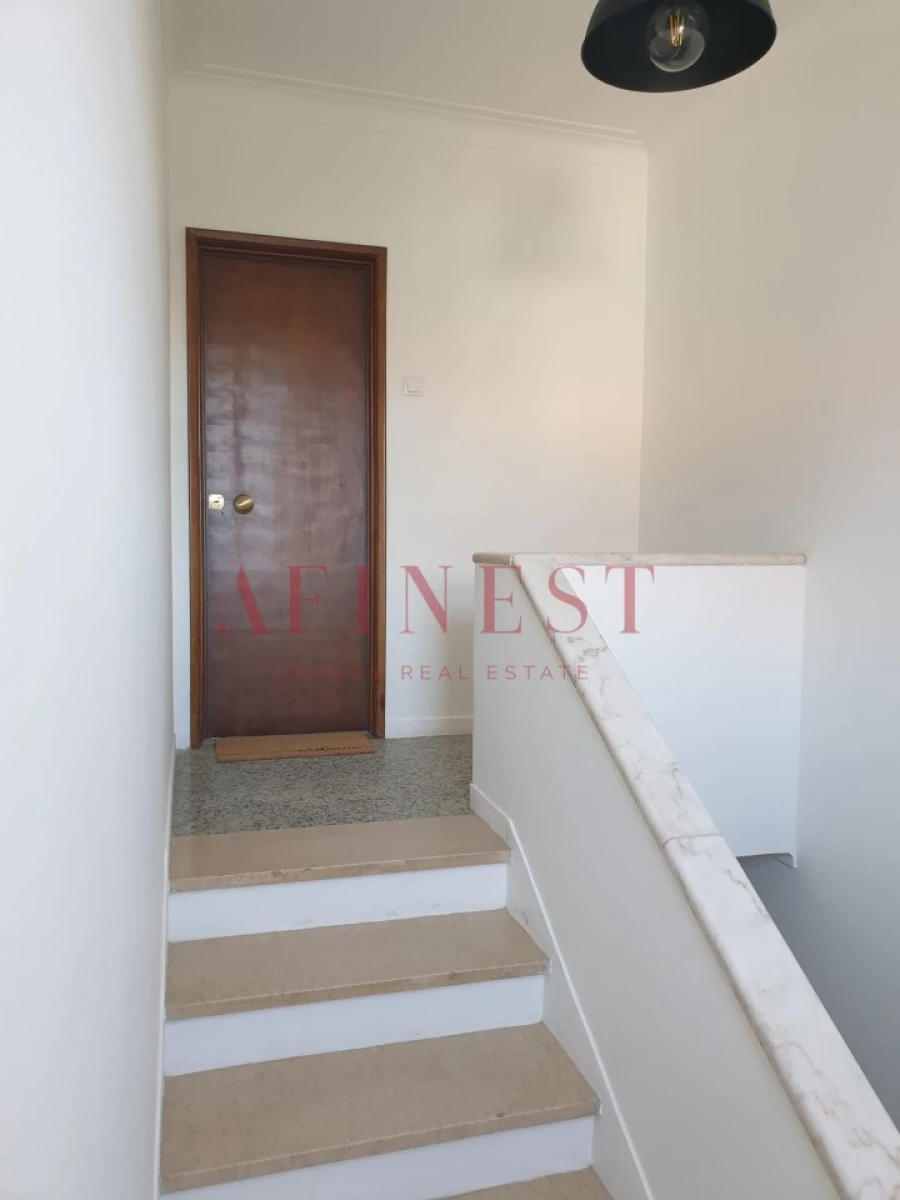 Apartamento T2 para Venda em Carcavelos e Parede Foto 2