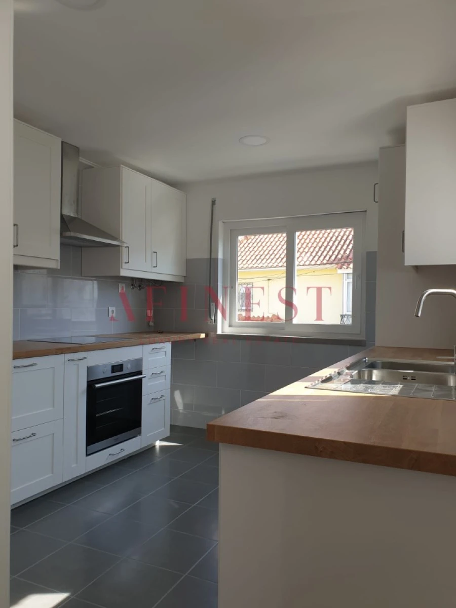 Apartamento T2 para Venda em Carcavelos e Parede Foto 14