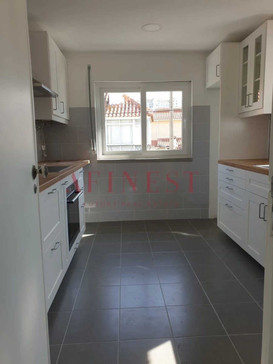 Apartamento T2 para Venda em Carcavelos e Parede Foto 12