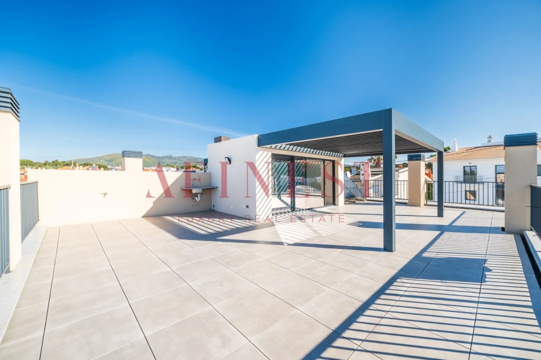 Moradia T4 para Venda em Alcabideche Foto 44