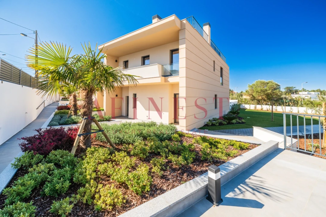 Moradia T4 para Venda em Alcabideche Foto 1