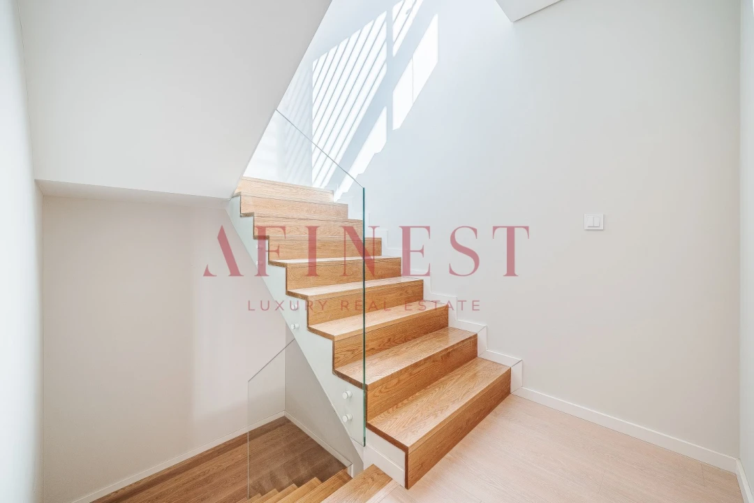 Moradia T4 para Venda em Alcabideche Foto 48