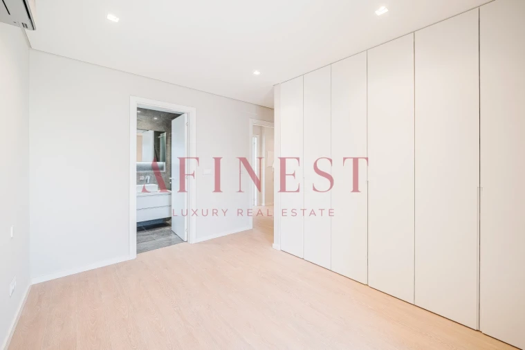 Moradia T4 para Venda em Alcabideche Foto 24