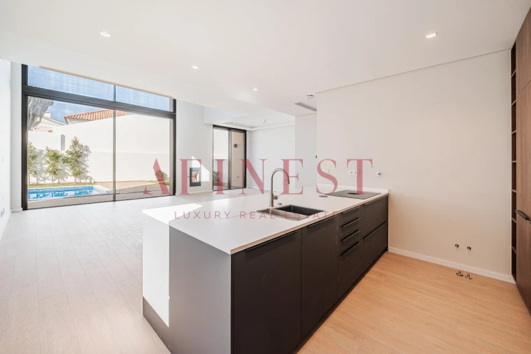 Moradia T4 para Venda em Alcabideche Foto 9