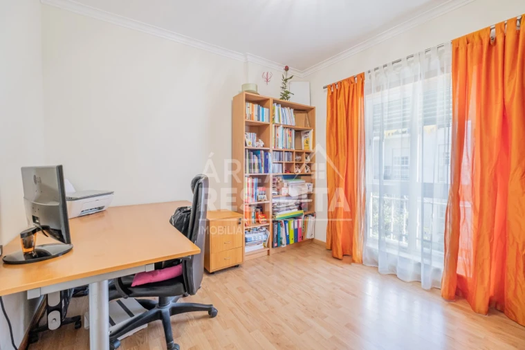 Apartamento T2 para Venda em Quinta do Conde Foto 20