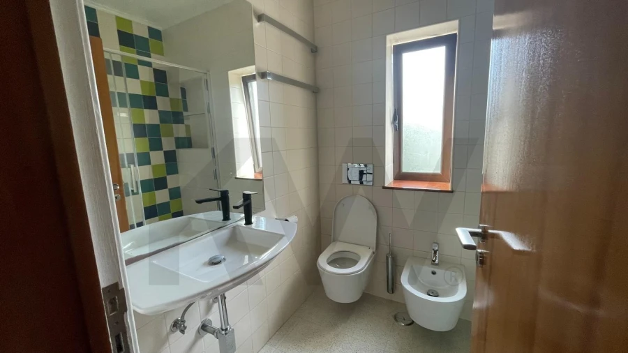 Apartamento T2 para Arrendamento em Carcavelos e Parede Foto 7