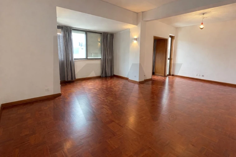 Apartamento T2 para Arrendamento em Carcavelos e Parede Foto 2
