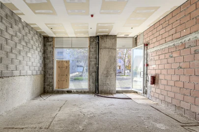 Loja para Arrendamento em Lumiar