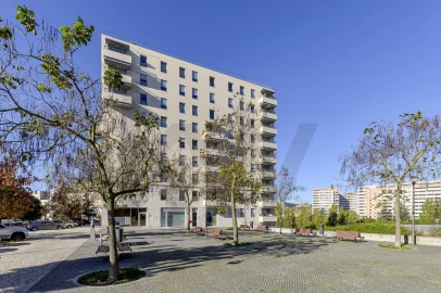 Loja para Arrendamento em Lumiar