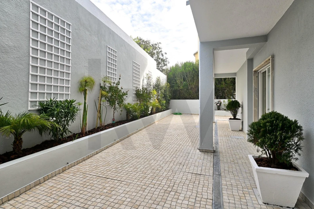 Moradia T4 para Venda em Alcabideche Foto 43
