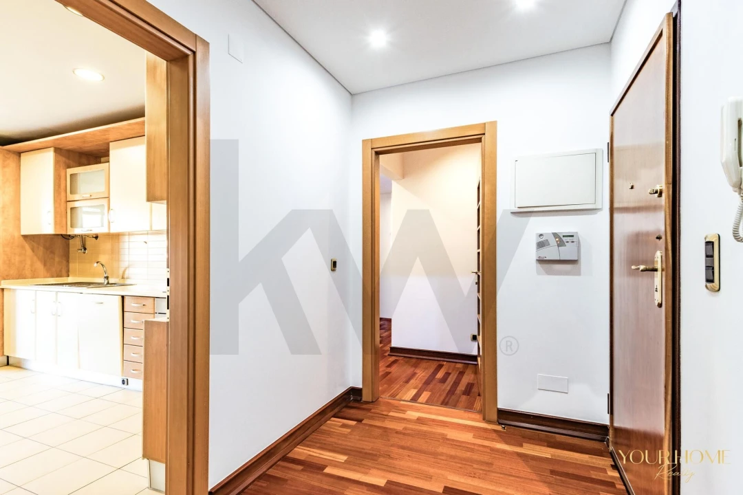 Apartamento T3 para Arrendamento em Santo António dos Cavaleiros e Frielas Foto 9