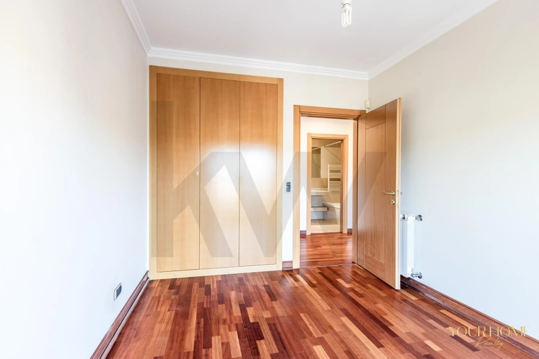 Apartamento T3 para Arrendamento em Santo António dos Cavaleiros e Frielas Foto 19