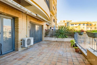 Apartamento T3 para Arrendamento em Santo António dos Cavaleiros e Frielas