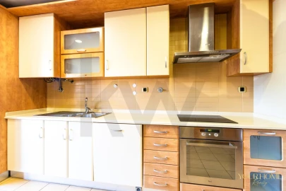 Apartamento T3 para Arrendamento em Santo António dos Cavaleiros e Frielas