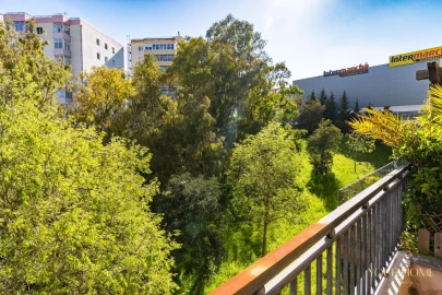 Apartamento T3 para Arrendamento em Santo António dos Cavaleiros e Frielas