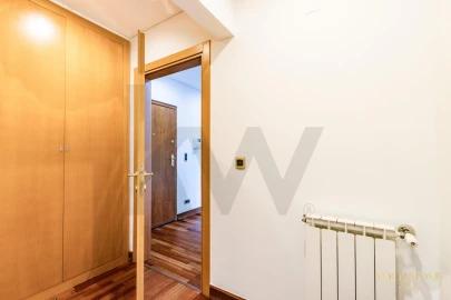 Apartamento T3 para Arrendamento em Santo António dos Cavaleiros e Frielas