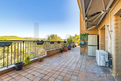 Apartamento T3 para Arrendamento em Santo António dos Cavaleiros e Frielas