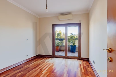 Apartamento T3 para Arrendamento em Santo António dos Cavaleiros e Frielas