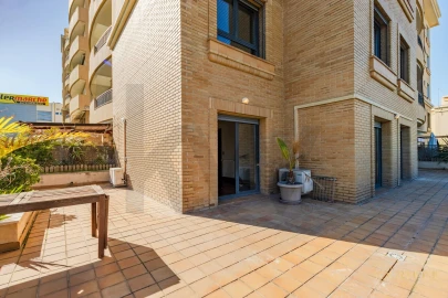 Apartamento T3 para Arrendamento em Santo António dos Cavaleiros e Frielas