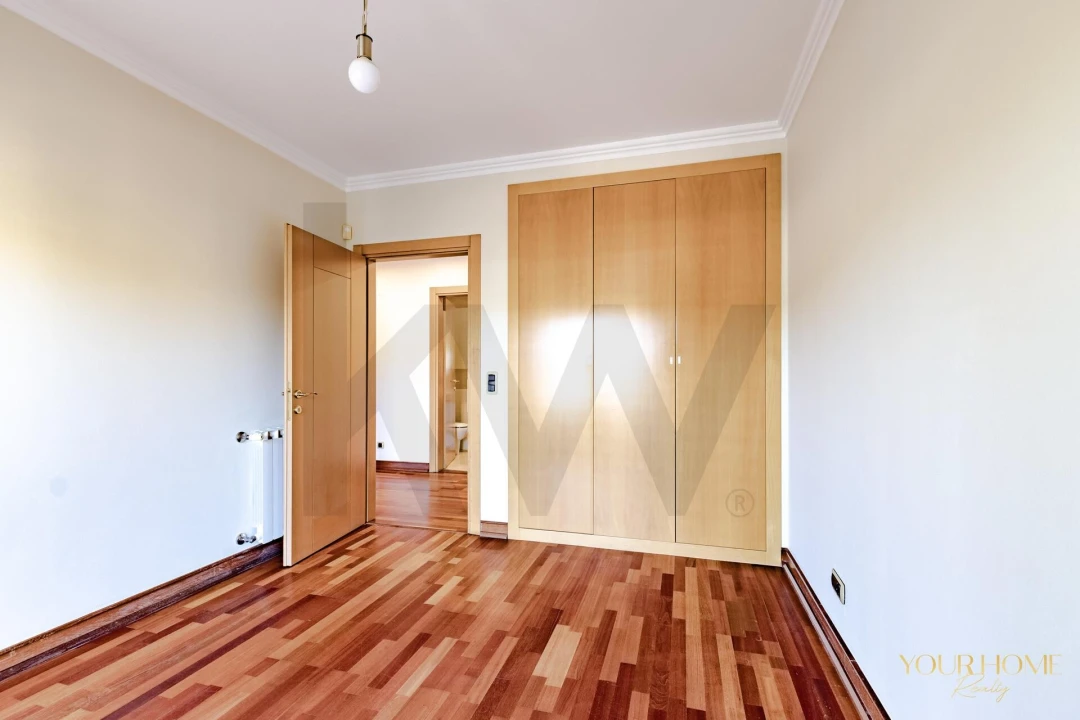 Apartamento T3 para Arrendamento em Santo António dos Cavaleiros e Frielas Foto 17