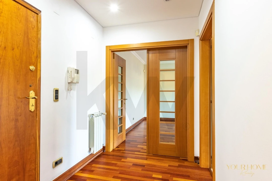 Apartamento T3 para Arrendamento em Santo António dos Cavaleiros e Frielas Foto 4