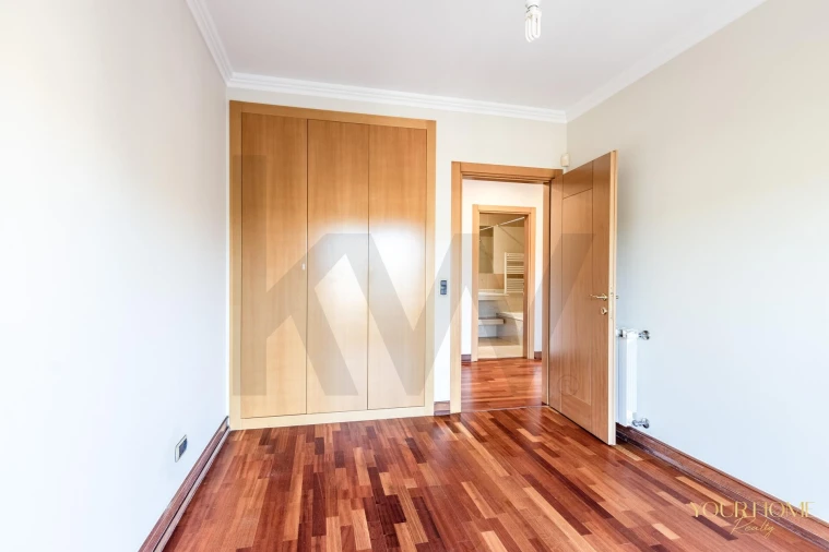 Apartamento T3 para Arrendamento em Santo António dos Cavaleiros e Frielas Foto 19