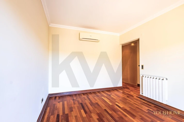 Apartamento T3 para Arrendamento em Santo António dos Cavaleiros e Frielas Foto 21