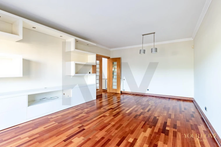 Apartamento T3 para Arrendamento em Santo António dos Cavaleiros e Frielas Foto 7