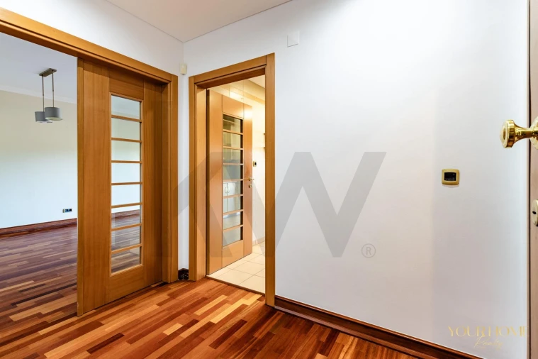 Apartamento T3 para Arrendamento em Santo António dos Cavaleiros e Frielas Foto 5