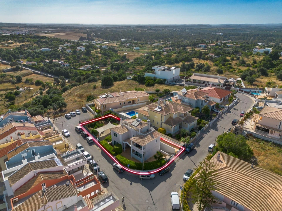 Moradia T5 para Venda em Alvor Foto 1