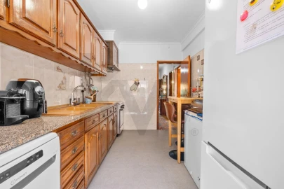 Apartamento T2 para Venda em Ramada e Caneças