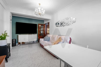 Apartamento T2 para Venda em Ramada e Caneças