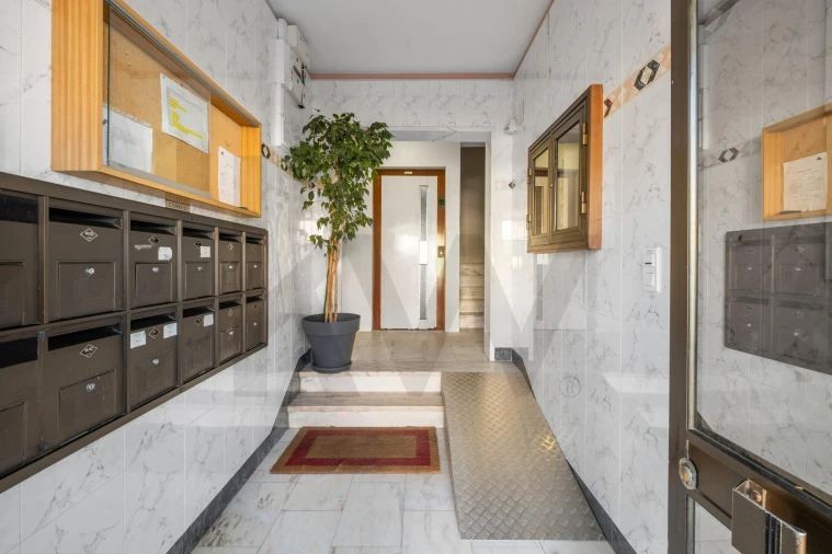 Apartamento T2 para Venda em Ramada e Caneças Foto 2