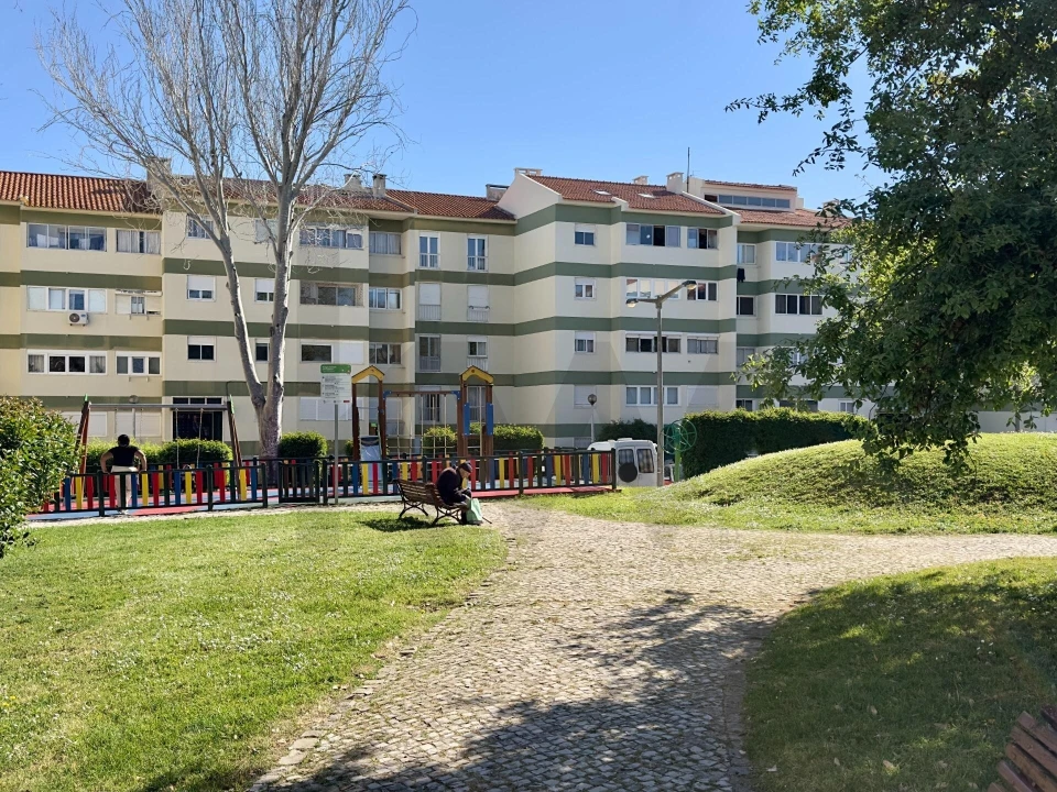 Apartamento T2 para Venda em São Domingos de Rana Foto 38