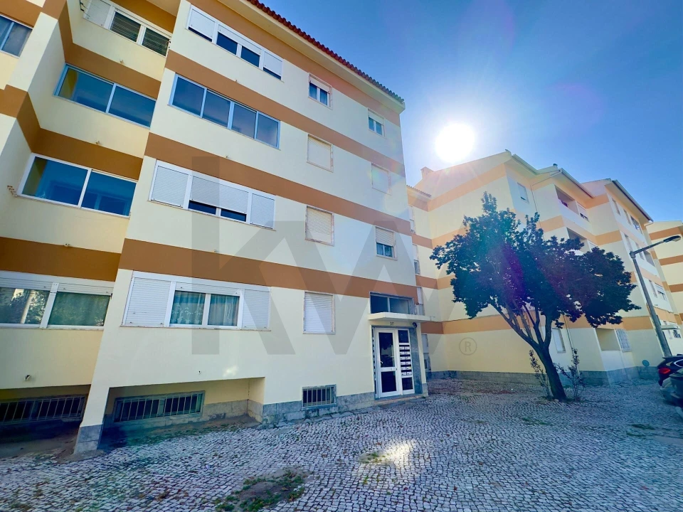 Apartamento T2 para Venda em São Domingos de Rana Foto 1