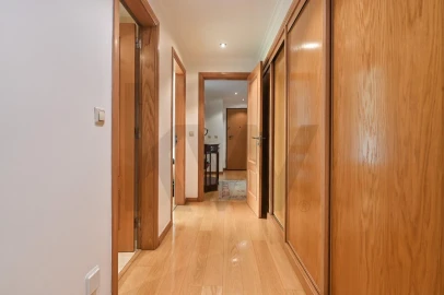 Apartamento T3 para Venda em Oeiras e São Julião da Barra, Paço de Arcos e Caxias