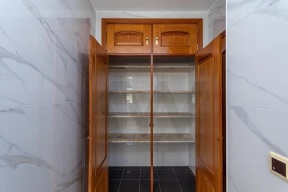 Apartamento T3 para Venda em Oeiras e São Julião da Barra, Paço de Arcos e Caxias
