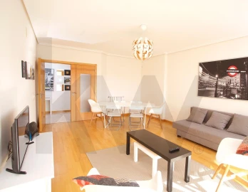 Apartamento T3 para Venda em Sacavém e Prior Velho