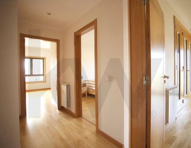 Apartamento T3 para Venda em Sacavém e Prior Velho Foto 8