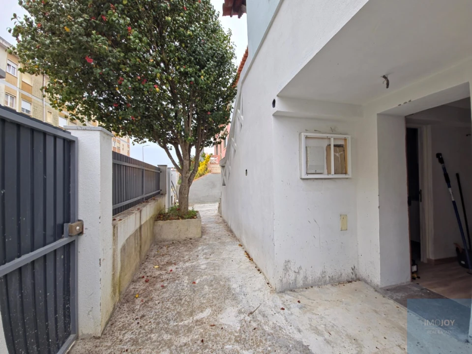 Moradia T5 para Venda em Cacém e São Marcos Foto 40