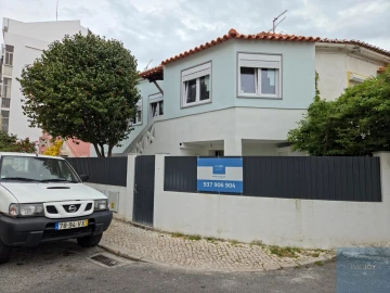 Moradia T5 para Venda em Cacém e São Marcos