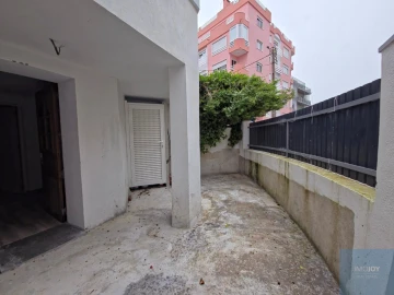 Moradia T5 para Venda em Cacém e São Marcos