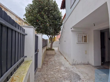 Moradia T5 para Venda em Cacém e São Marcos