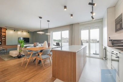 Apartamento T2 para Arrendamento em Lordelo do Ouro e Massarelos