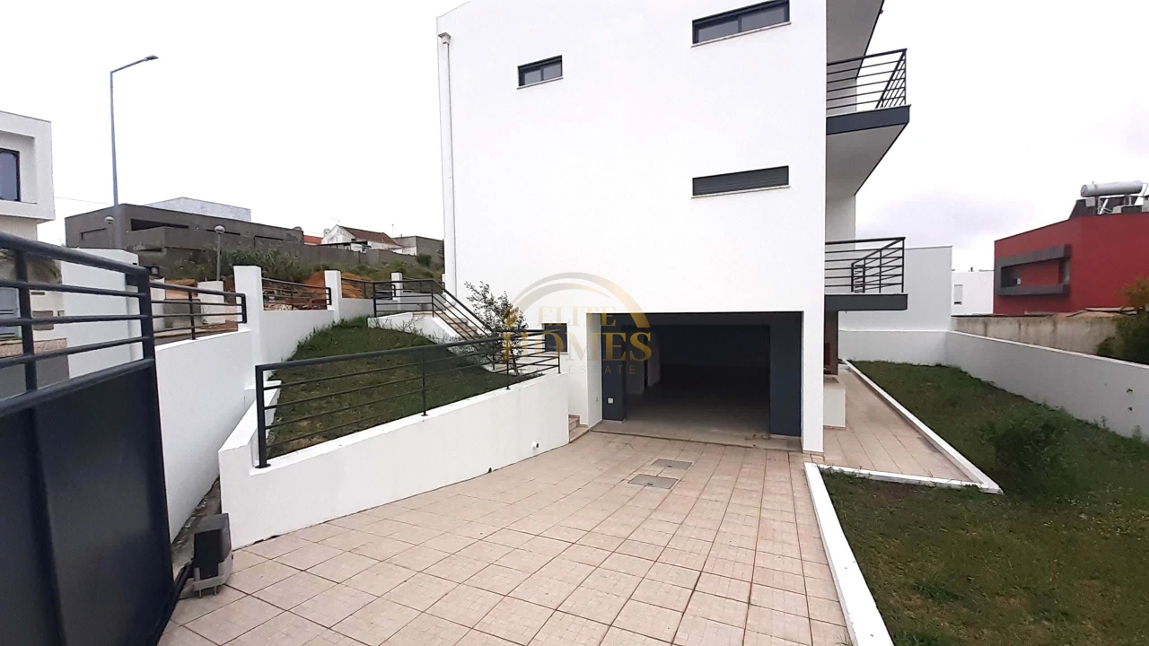 Moradia T5 para Venda em Laranjeiro e Feijó Foto 35