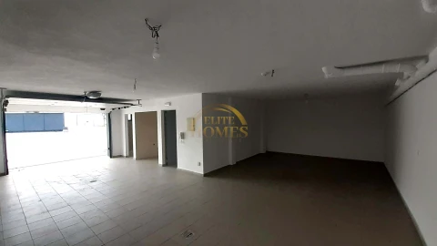 Moradia T5 para Venda em Laranjeiro e Feijó