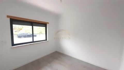 Moradia T5 para Venda em Laranjeiro e Feijó