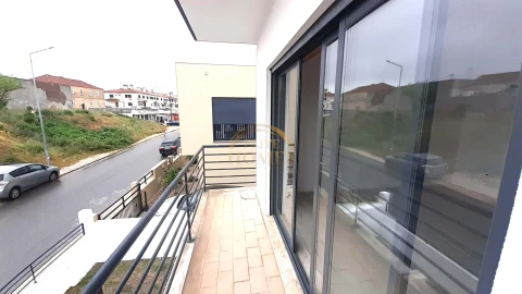 Moradia T5 para Venda em Laranjeiro e Feijó