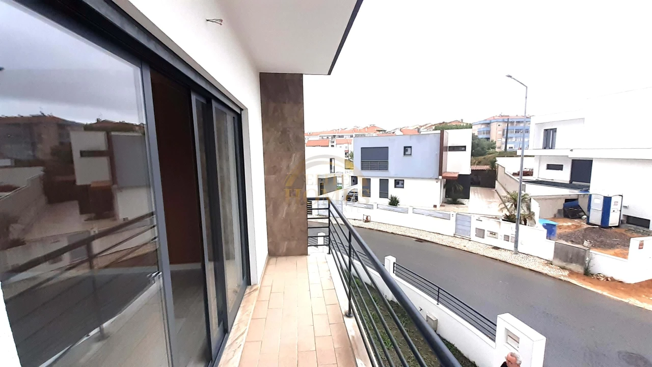 Moradia T5 para Venda em Laranjeiro e Feijó Foto 32