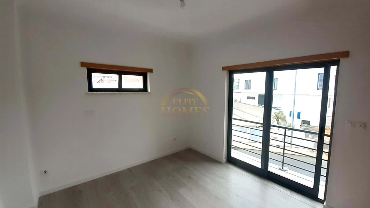 Moradia T5 para Venda em Laranjeiro e Feijó Foto 30